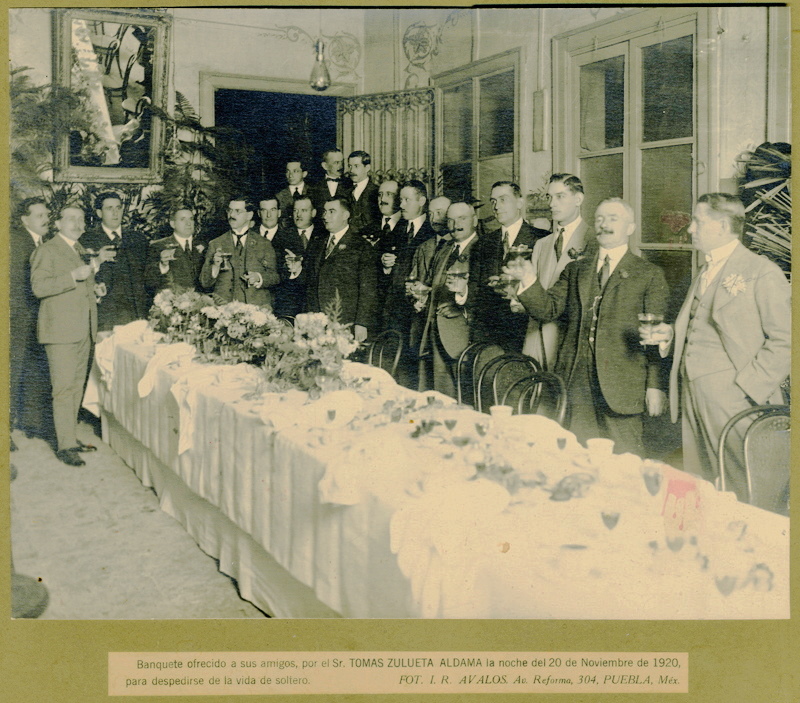 Fotografía de Ismael Rodríguez Ávalos, prolífico autor especialista en retrato individual y de grupo. Instalado en Puebla de 1905 a 1922 cuando se traslada a la ciudad de México. Fototeca Lorenzo Becerril A.C.